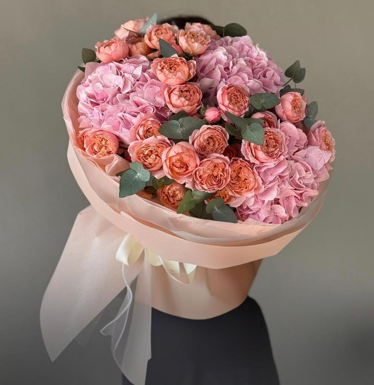 SIGNATURE BOUQUETS