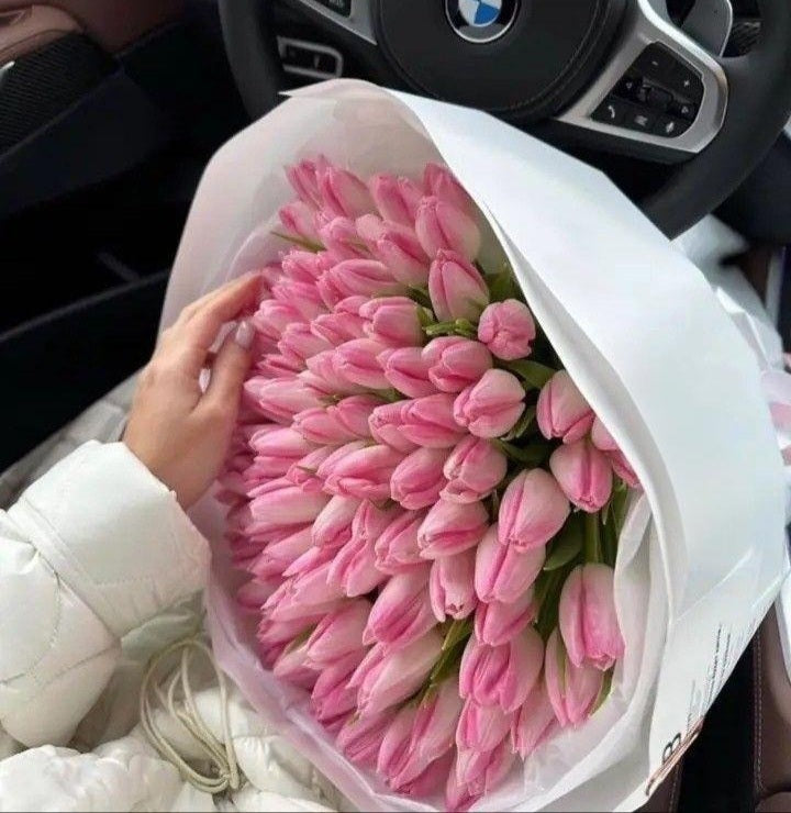 Pretty Petite Tulip Hand-Tied Bouquet