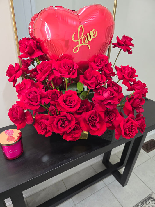 Grandiose Standing Rose Affair