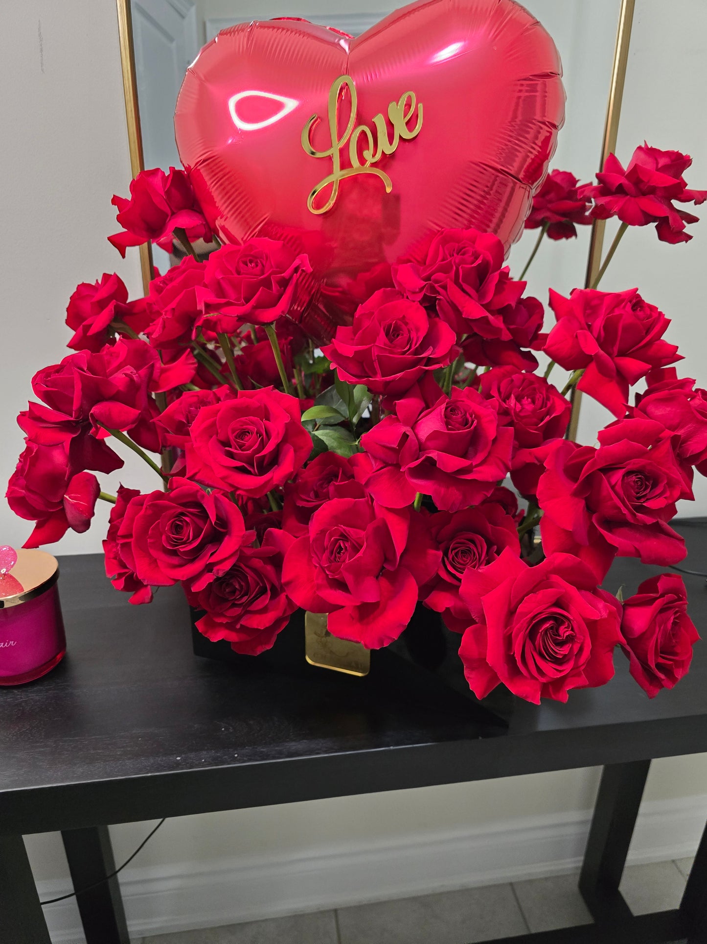 Grandiose Standing Rose Affair