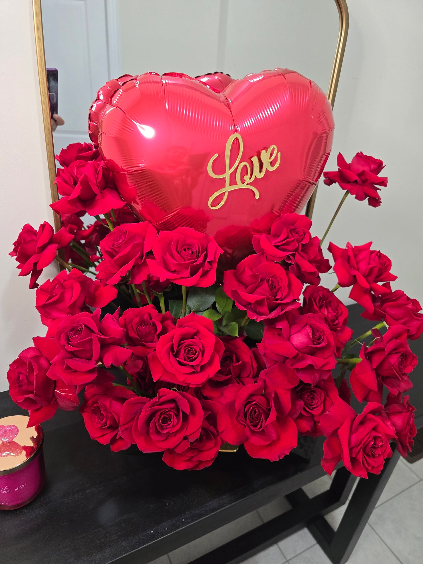 Grandiose Standing Rose Affair