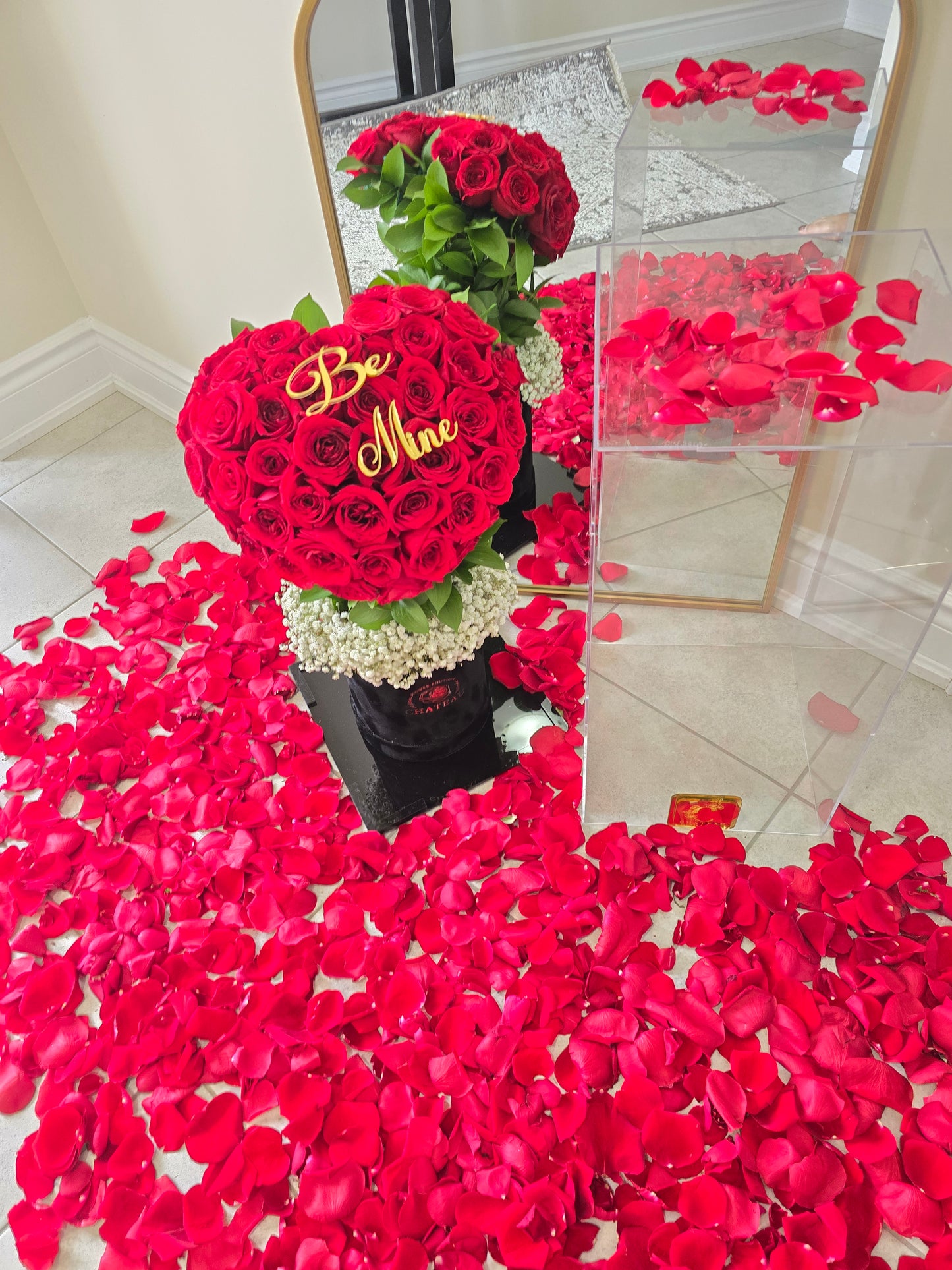 Chateau Floating Heart Acrylic Box