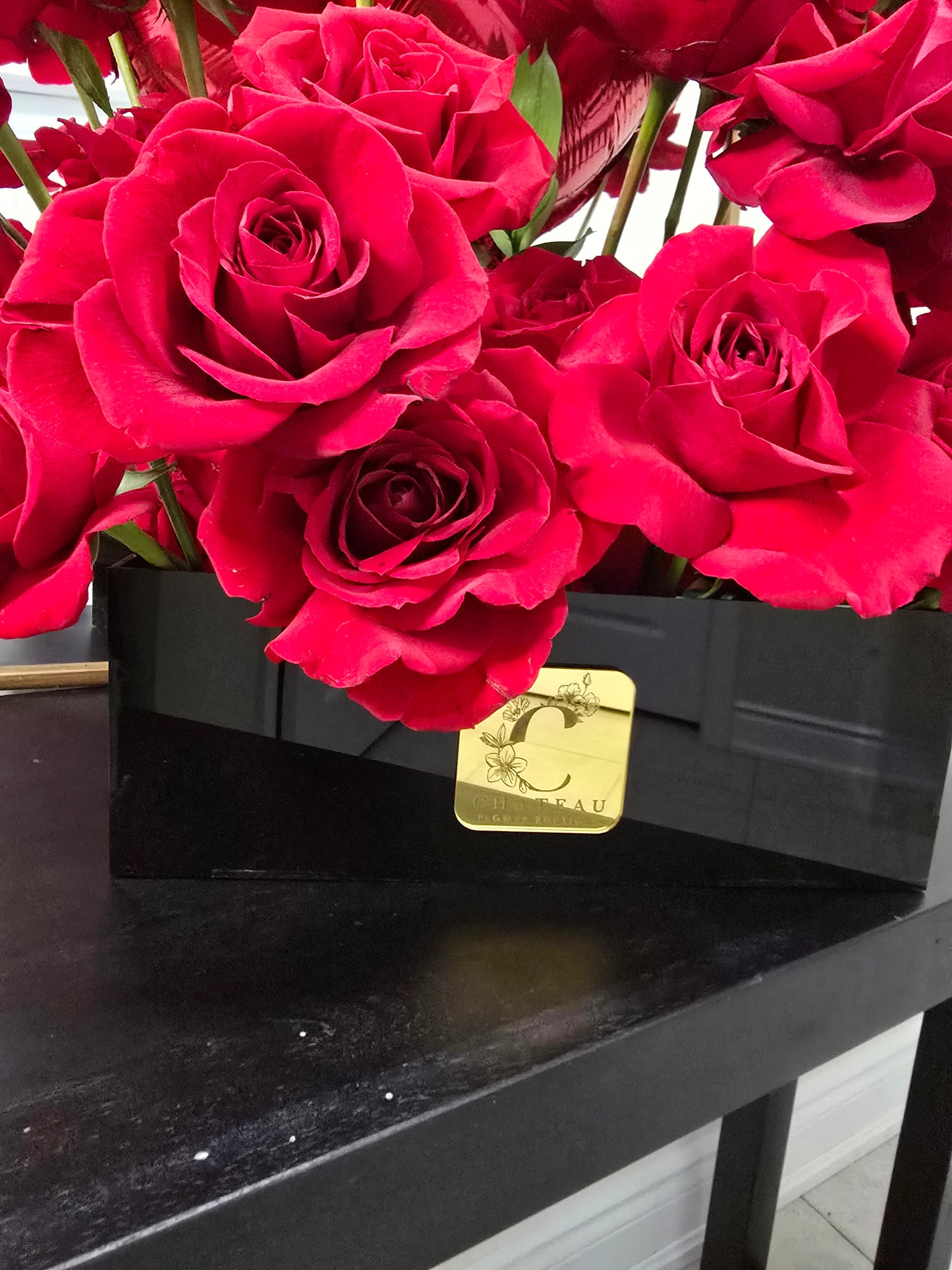 Grandiose Standing Rose Affair